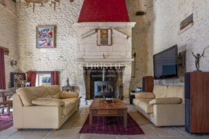 Moulin remarquable du XVIème, 370 m² avec sa maison d'amis, proche de Saintes