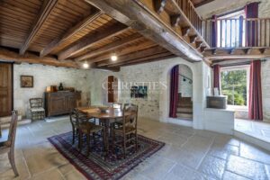 Moulin remarquable du XVIème, 370 m² avec sa maison d'amis, proche de Saintes