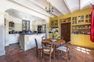 Moulin remarquable du XVIème, 370 m² avec sa maison d'amis, proche de Saintes