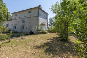 Moulin remarquable du XVIème, 370 m² avec sa maison d'amis, proche de Saintes
