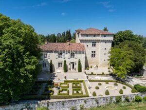 Fully restored historic chateau 13th / 14th and 17th Century