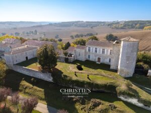 Elégant chateau du XIIIème siécle aux volumes remarquables et sa maison d'amis, vue panoramique, à 5 mn de Lectoure