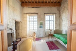 Elégant chateau du XIIIème siécle aux volumes remarquables et sa maison d'amis, vue panoramique, à 5 mn de Lectoure