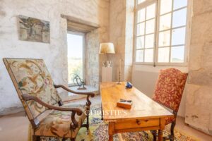 Elégant chateau du XIIIème siécle aux volumes remarquables et sa maison d'amis, vue panoramique, à 5 mn de Lectoure