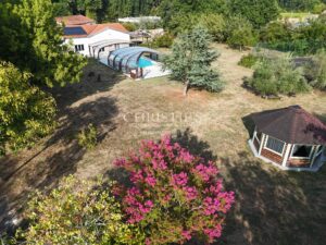 Grande propriété à Grézac : 370 m², piscine couverte, tennis et espace gîte