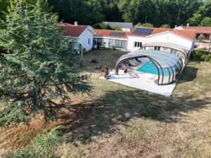 Grande propriété à Grézac : 370 m², piscine couverte, tennis et espace gîte