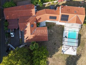 Grande propriété à Grézac : 370 m², piscine couverte, tennis et espace gîte