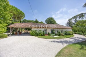 The Peacock Domaine with Three Cottages and Unrivaled Valley Views