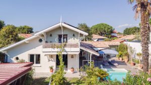 TAUSSAT, Just 150m from the Beach, Charming 4-Bedroom Villa