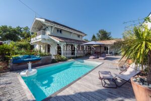 TAUSSAT, Just 150m from the Beach, Charming 4-Bedroom Villa