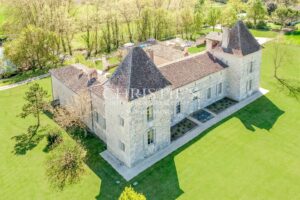 Le Château du Monarque — Elégance Intemporelle et Charme Historique