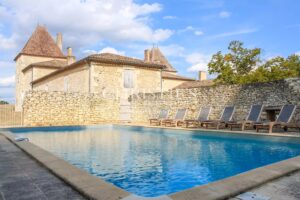 Le Château du Monarque — Elégance Intemporelle et Charme Historique