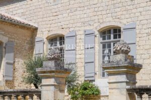 Le Château du Monarque — Elégance Intemporelle et Charme Historique