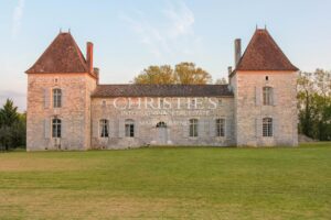 Le Château du Monarque — Elégance Intemporelle et Charme Historique