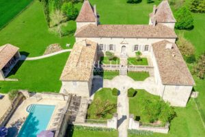 Le Château du Monarque — Elégance Intemporelle et Charme Historique