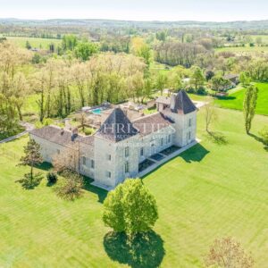 Le Château du Monarque — Elégance Intemporelle et Charme Historique