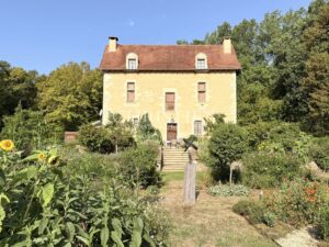 UN LOGIS DU XVIIe SIÈCLE EN PÉRIGORD VERT