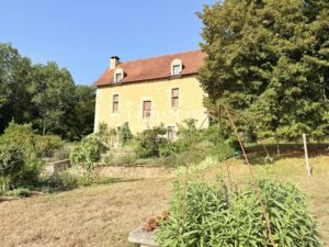 UN LOGIS DU XVIIe SIÈCLE EN PÉRIGORD VERT