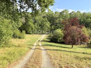UN LOGIS DU XVIIe SIÈCLE EN PÉRIGORD VERT