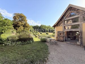UN LOGIS DU XVIIe SIÈCLE EN PÉRIGORD VERT