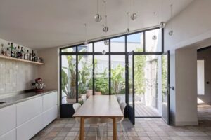 Maison d'architecte en centre village