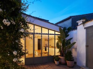 Maison d'architecte en centre village