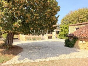 Élégante propriété de caractère en Dordogne, avec maison d’amis, piscine et parc paysager