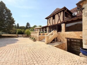 Élégante propriété de caractère en Dordogne, avec maison d’amis, piscine et parc paysager