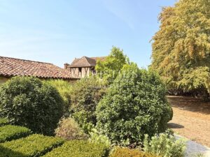 Élégante propriété de caractère en Dordogne, avec maison d’amis, piscine et parc paysager