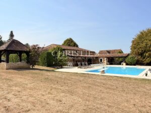 Élégante propriété de caractère en Dordogne, avec maison d’amis, piscine et parc paysager