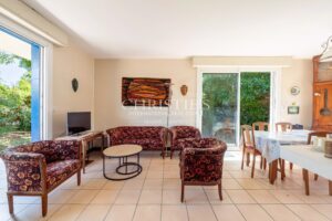 ANDERNOS, in the sought-after Betey area on the Basin side, attractive corner house.