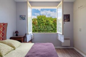 ANDERNOS, in the sought-after Betey area on the Basin side, attractive corner house.