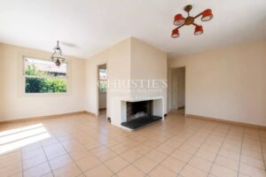 ANDERNOS, in the sought-after Betey area on the Basin side, attractive corner house.