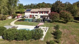 Beautifully Presented Country Home with Panoramic Views