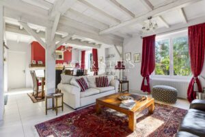 Beautifully Presented Country Home with Panoramic Views