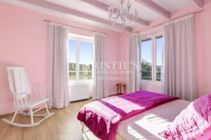 Beautifully Presented Country Home with Panoramic Views