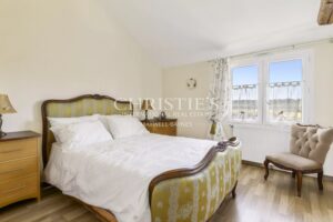 Beautifully Presented Country Home with Panoramic Views