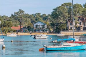 CAP FERRET PENINSULA – CLAOUEY – Charming Front-Line Villa with 5 Suites (150 sqm)