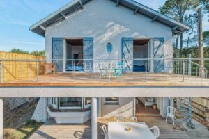 CAP FERRET PENINSULA – CLAOUEY – Charming Front-Line Villa with 5 Suites (150 sqm)