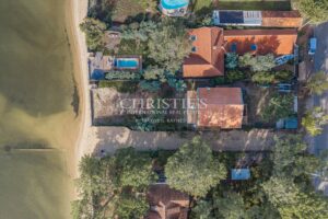 CAP FERRET PENINSULA – CLAOUEY – Charming Front-Line Villa with 5 Suites (150 sqm)