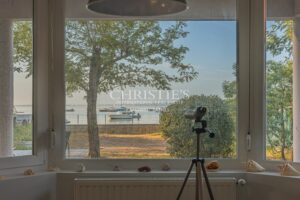 CAP FERRET PENINSULA – CLAOUEY – Charming Front-Line Villa with 5 Suites (150 sqm)