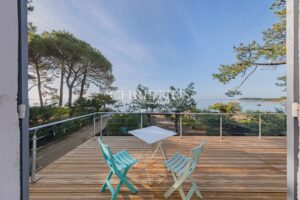 CAP FERRET PENINSULA – CLAOUEY – Charming Front-Line Villa with 5 Suites (150 sqm)