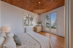 CAP FERRET PENINSULA – CLAOUEY – Charming Front-Line Villa with 5 Suites (150 sqm)