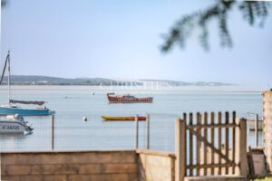 CAP FERRET PENINSULA – CLAOUEY – Charming Front-Line Villa with 5 Suites (150 sqm)