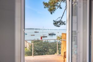 CAP FERRET PENINSULA – CLAOUEY – Charming Front-Line Villa with 5 Suites (150 sqm)