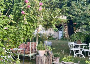 Charming Loire valley cottage in riverside hamlet
