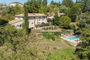Four-bedroom country home with pool, lake and 1.77 hectares of mature gardens