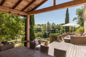 Four-bedroom country home with pool, lake and 1.77 hectares of mature gardens