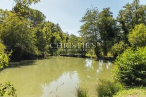 Four-bedroom country home with pool, lake and 1.77 hectares of mature gardens
