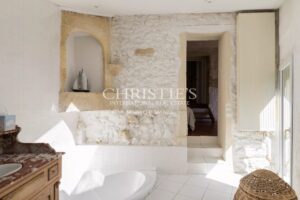 Four-bedroom country home with pool, lake and 1.77 hectares of mature gardens